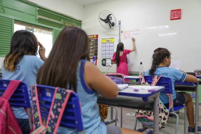 Isenção do IR alcança mais de 600 mil professores, diz Ipea