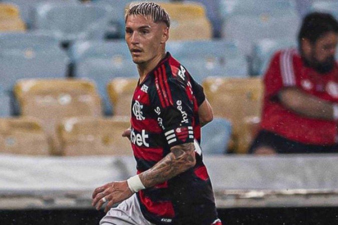 Varela em ação com a camisa do Flamengo neste início de temporada - (crédito: Foto: Divulgação/Flamengo) Varela em ação com a camisa do Flamengo neste início de temporada - (crédito: Foto: Divulgação/Flamengo)