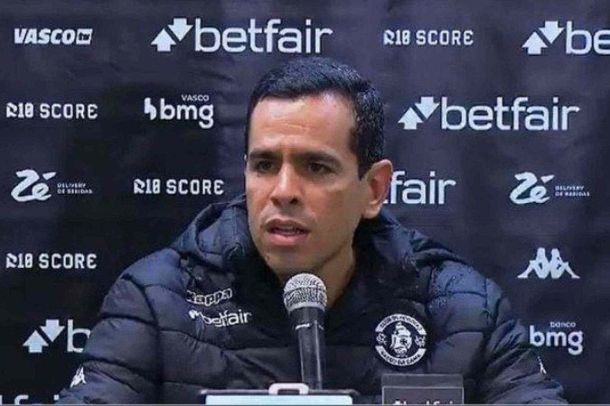 Diretor do Vasco, Marcelo Sant'Ana (esq.), vem encontrando dificuldade na janela - (crédito: Foto: Dikran Sahagian/Vasco) Diretor do Vasco, Marcelo Sant'Ana (esq.), vem encontrando dificuldade na janela - (crédito: Foto: Dikran Sahagian/Vasco)