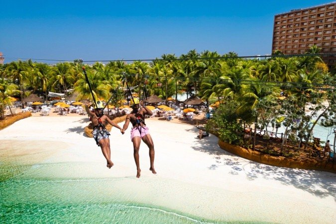 Diversão garantida: todos pagam meia no Hot Beach Olímpia durante fevereiro e março - (crédito: Uai Turismo) Diversão garantida: todos pagam meia no Hot Beach Olímpia durante fevereiro e março - (crédito: Uai Turismo)