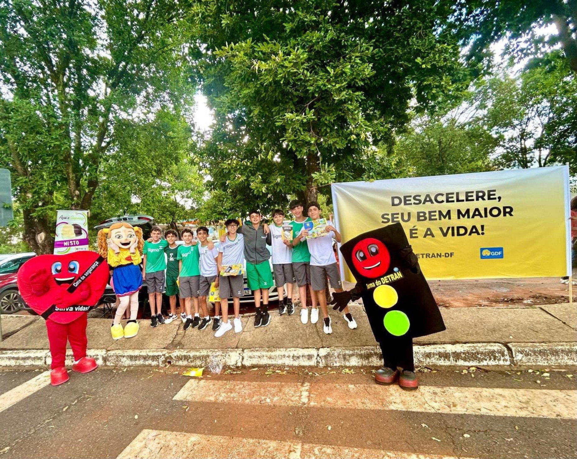 Detran-DF conscientiza pais e alunos na volta às aulas