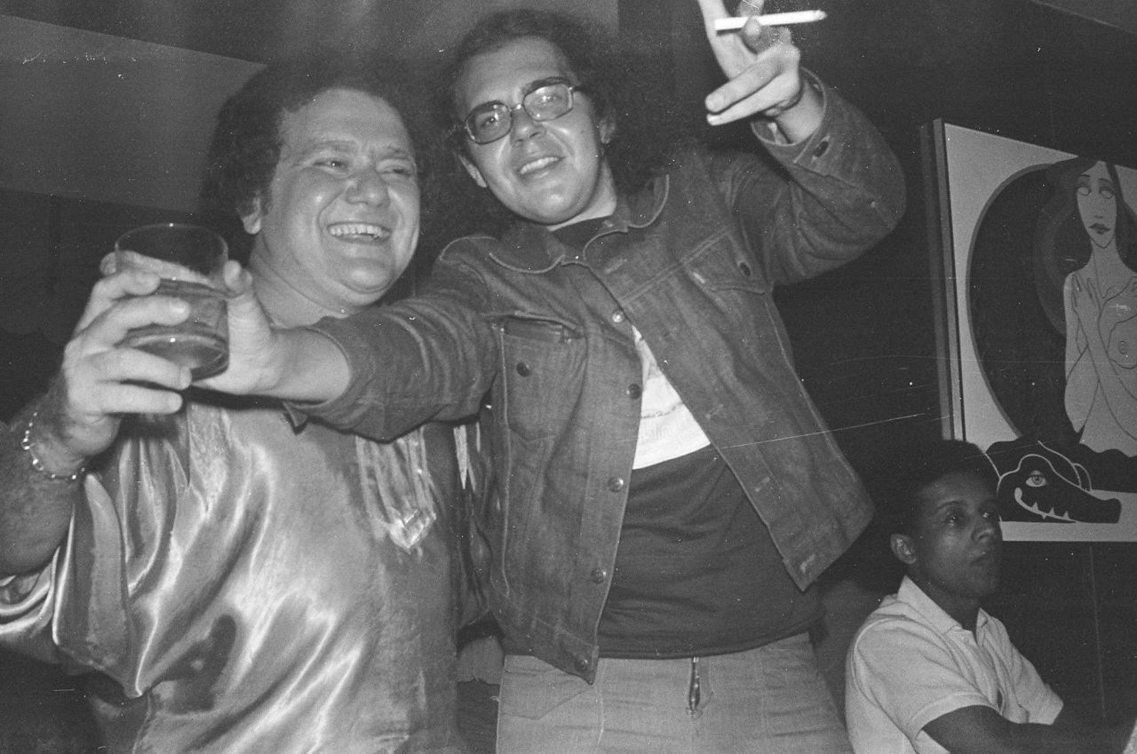 Mario Beethoven (de óculos) com Monsieur Lima, famoso DJ da noite carioca nos anos 1970
