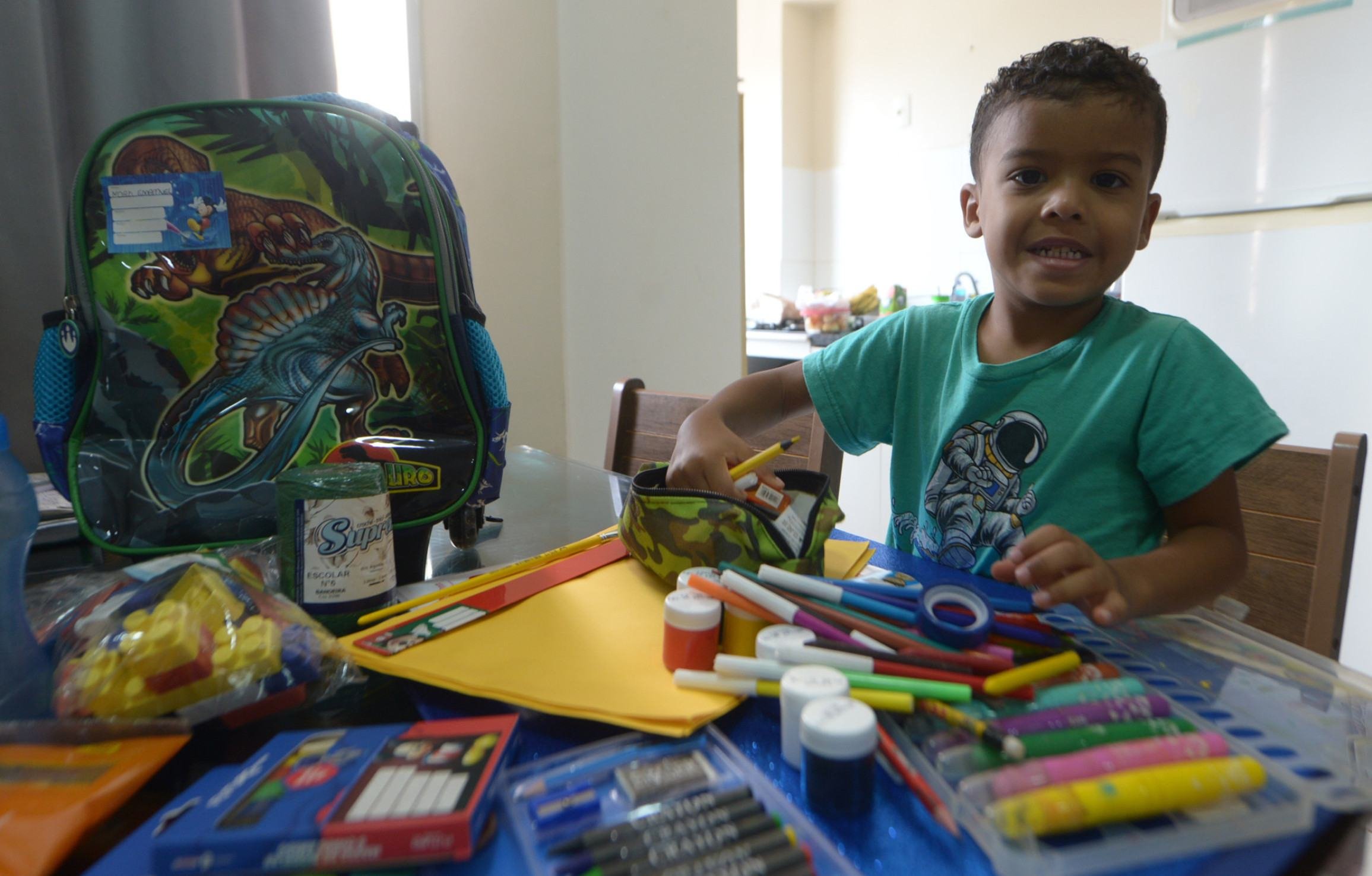 Noah Emanuel Fonseca confere, todos os dias, cada detalhe dos materiais
