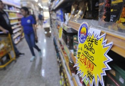 Os maiores impactos vieram dos grupos Alimentação e bebidas e Saúde e cuidados pessoais  -  (crédito: Minervino Júnior/CB/D.A.Press)