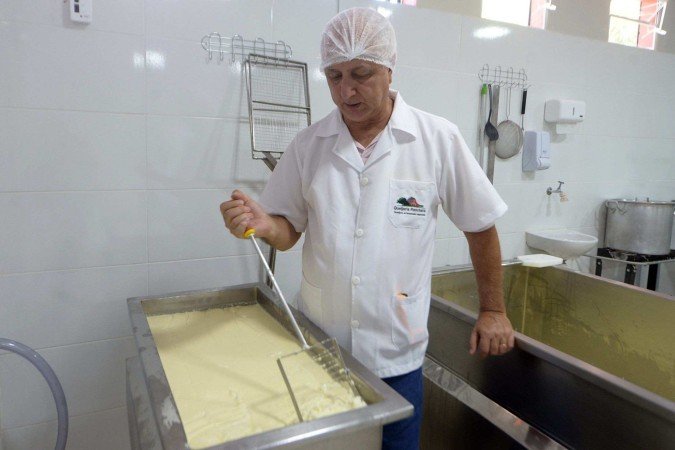  05/02/2025 Credito: Ed Alves/CB/DA.Press. Revista. Especial Queijos. Queijaria Rancharia. Na foto, Seu Mauricio. 