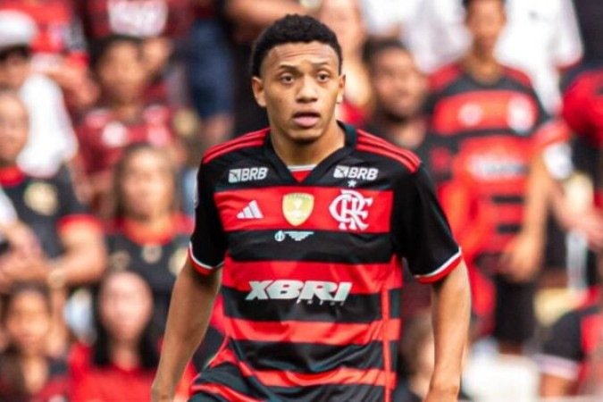 DANIEL SALES - Boas investidas no apoio, como no cruzamento para Juninho quase marcar no primeiro tempo e o pênalti que sofreu na etapa final. Mas cometeu falhas defensivas infantis e perigosas. NOTA 6,0. Foto: Paula Reis / CRF