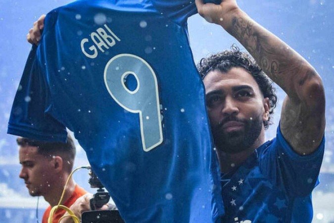 Camisa de Gabigol tem valor absurdo de leilão  -  (crédito: Foto: Reprodução)