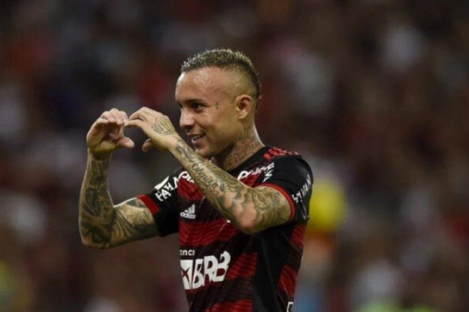 EVERTON CEBOLINHA - Apesar de tentar buscar o jogo, foi o jogador mais apagado do ataque do Flamengo. Ainda está vivendo altos e baixos  depois de recuperar-se da grave lesão. NOTA 5,5. Foto: Marcelo Cortes/Flamengo