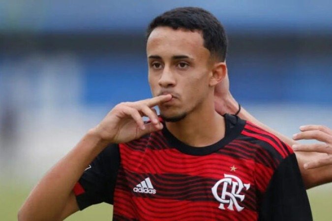 MATHEUS GONÇALVES  - Substituiu Cebolinha no intervalo e deu maior vivacidade ao ataque, com boas jogadas principalmente pela direita. Fez um bonito gol. NOTA 6,5. Foto:  Gilvan de Souza/Flamengo 