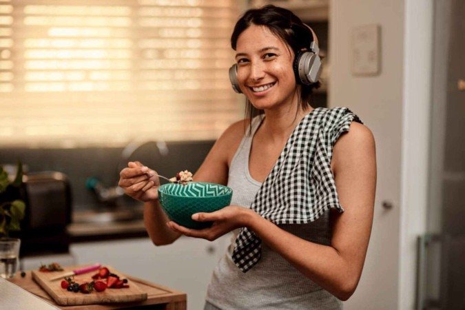 Optar por alimentos mais saudáveis é importante para ajudar a prevenir doenças (Imagem: PeopleImages.com - Yuri A | Shutterstock) - (crédito: EdiCase) Optar por alimentos mais saudáveis é importante para ajudar a prevenir doenças (Imagem: PeopleImages.com - Yuri A | Shutterstock) - (crédito: EdiCase)