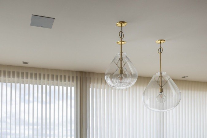 A vantagem das persianas está no 
controle da luz. Projeto de Philipe Costa