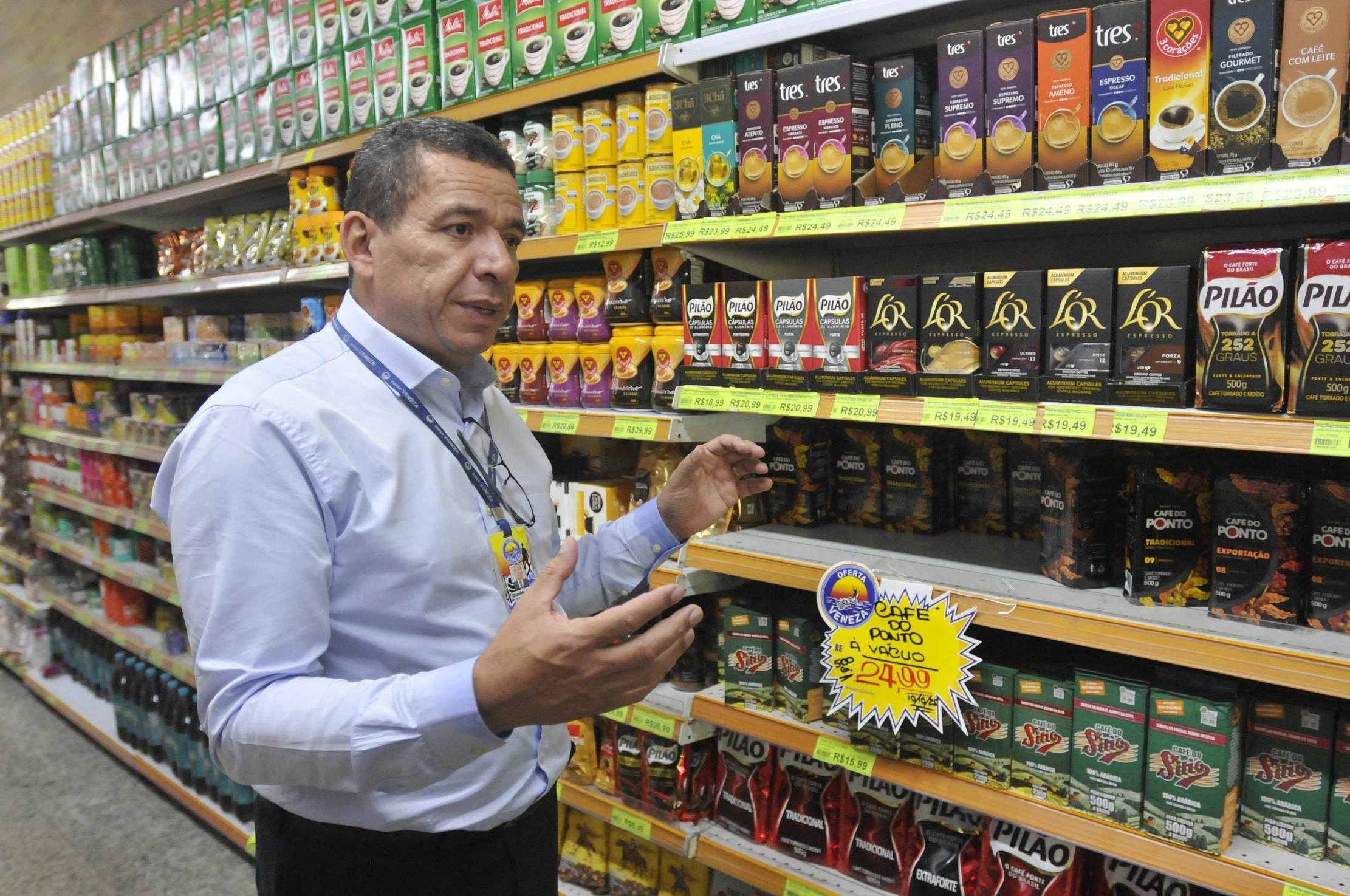  05/02/2025. Minervino Júnior/CB/D.A Press. Aumento no preço dos alimentos no DF. Carne e café que tiveram maior alta nos preços. Supermercado Veneza.