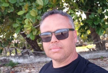 Adriano de Jesus Gomes tinha 50 anos e trabalhava com transporte escolar -  (crédito: Redes sociais) -Adriano de Jesus Gomes tinha 50 anos e trabalhava com transporte escolar -  (crédito: Redes sociais)