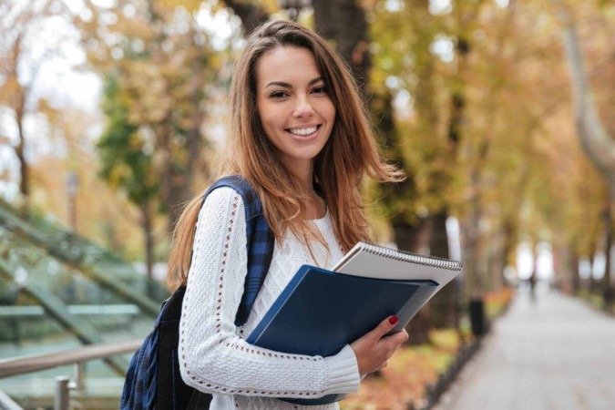Dominar outros idiomas aumenta a segurança ao viajar para o exterior (Imagem: Shift Drive | Shutterstock) - (crédito: EdiCase) Dominar outros idiomas aumenta a segurança ao viajar para o exterior (Imagem: Shift Drive | Shutterstock) - (crédito: EdiCase)