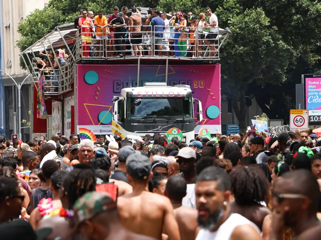 EUA orientam que turistas evitem 'favelas' no Brasil durante o carnaval