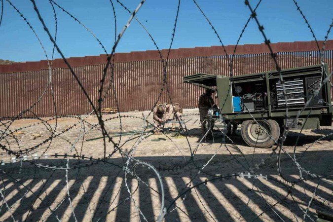 ponto de ingresso - muro da fronteira dos EUA com o México, onde brasileiros usam a tática ponto de ingresso - muro da fronteira dos EUA com o México, onde brasileiros usam a tática