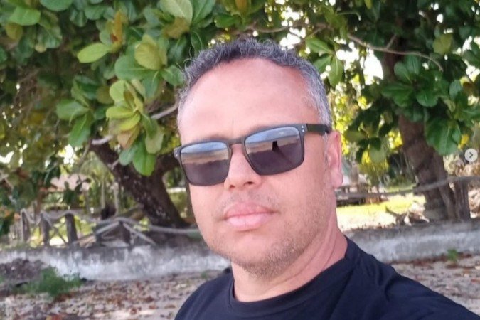 Adriano de Jesus Gomes tinha 50 anos e trabalhava com transporte escolar - (crédito: Redes sociais) Adriano de Jesus Gomes tinha 50 anos e trabalhava com transporte escolar - (crédito: Redes sociais)