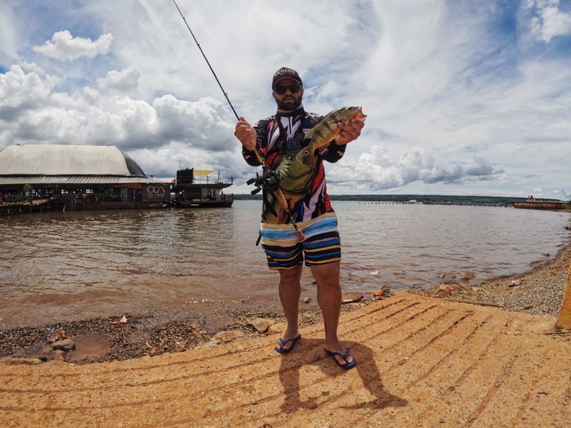 O bancário Marielton Santos pesca como hobby para desestressar