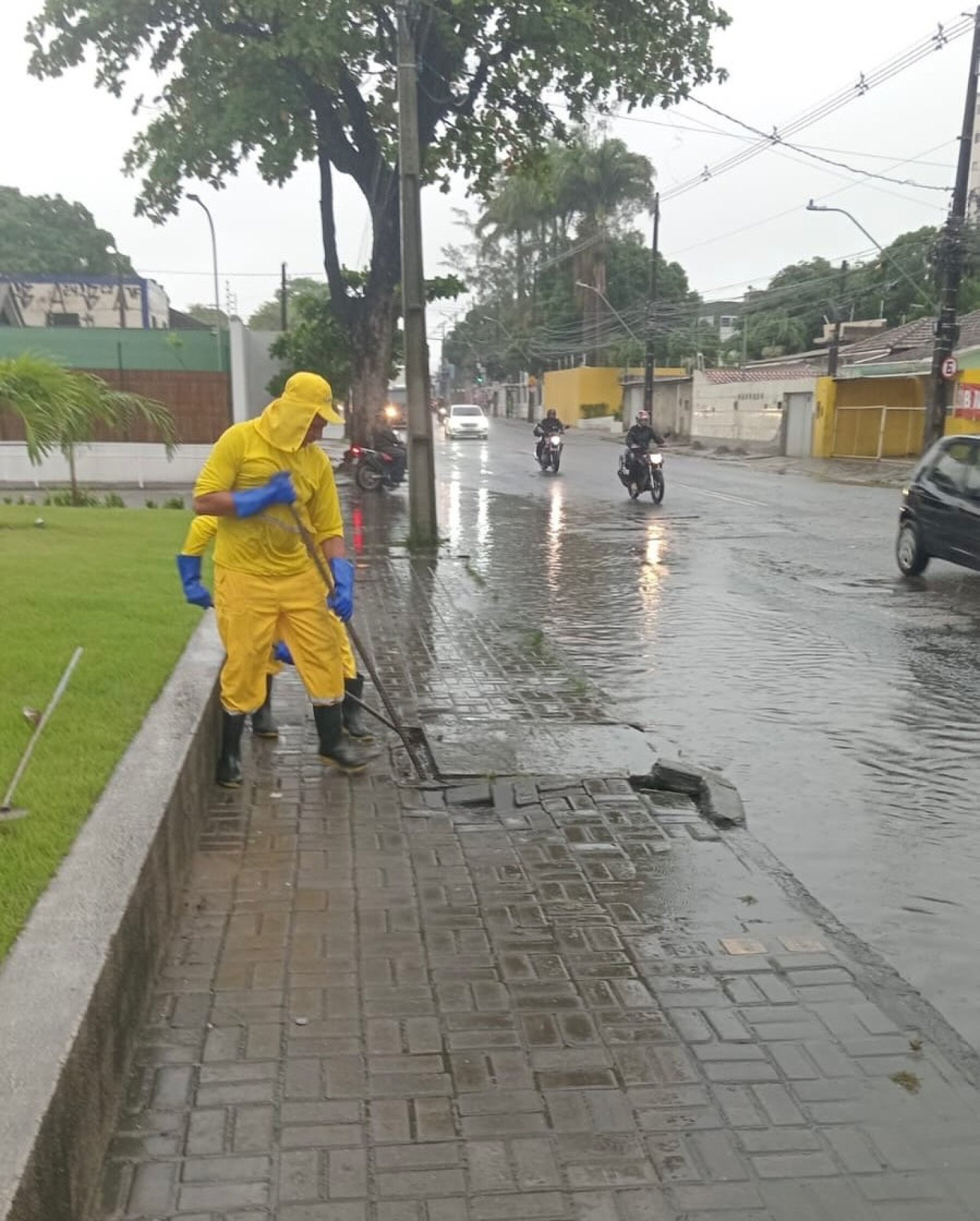 Chuva histórica em Recife deixa mortos, desalojados e suspende aulas