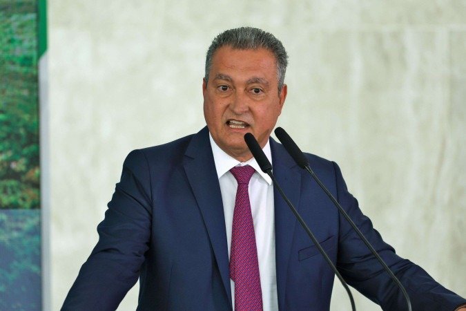 De autoria do Executivo, o projeto comentado por Rui Costa — que amplia a faixa de isenção do IR a quem ganha até R$ 5 mil e aumenta para 10% a tributação de super-ricos — tramita na Câmara sem previsão de quando será votado - (crédito: José Cruz/Agência Brasil) De autoria do Executivo, o projeto comentado por Rui Costa — que amplia a faixa de isenção do IR a quem ganha até R$ 5 mil e aumenta para 10% a tributação de super-ricos — tramita na Câmara sem previsão de quando será votado - (crédito: José Cruz/Agência Brasil)