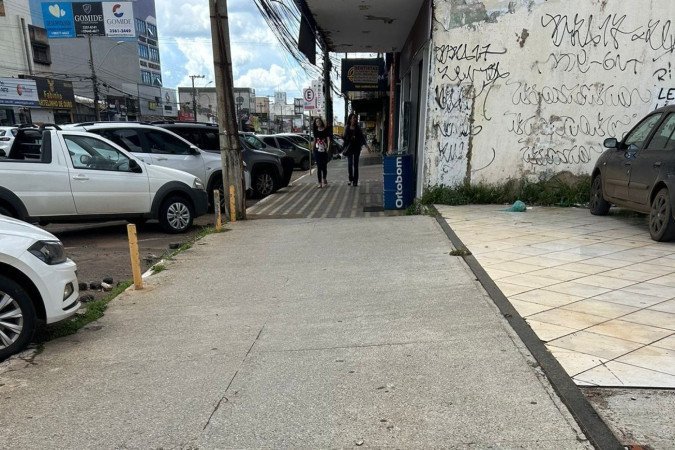 Buracos nas calçadas são perigos para pedestres na região
