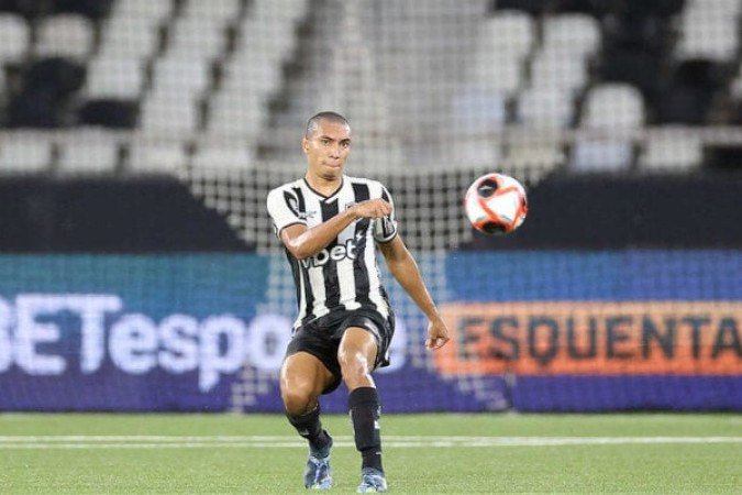 SERAFIM - Em um lance que Botafogo poderia sofrer um gol, teve incrível recuperação, roubando a bola de Victor Rangel. Perdeu um gol feito na primeira etapa. Saiu também lesionado aos 11' do segundo tempo. NOTA 6,5. Foto: Vítor Silva/Botafogo
