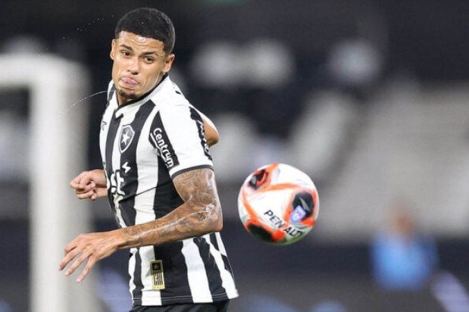 VITINHO - Errou lance com Artur por displicência e também desperdiçou cruzamentos, especialmente no primeiro tempo. Sentiu, mas como o Botafogo fizera as cinco alterações, terminou no sacrifício - NOTA 5,0. Foto: Vítor Silva/Botafogo