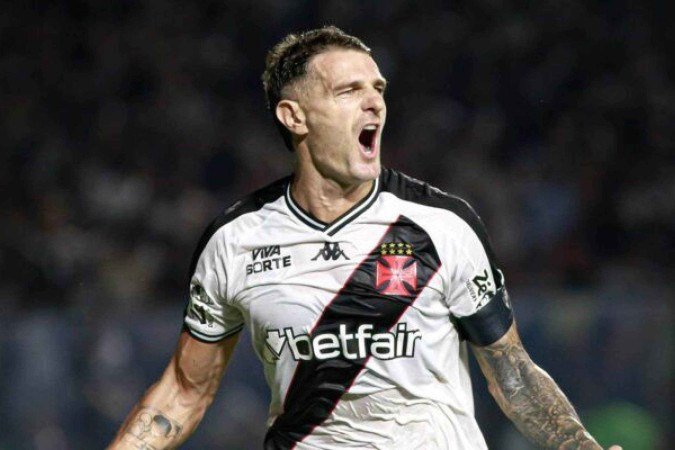 Vegetti (esq.) é o artilheiro do Vasco no Carioca, com cinco gols - (crédito: Foto: Matheus Lima/Vasco) Vegetti (esq.) é o artilheiro do Vasco no Carioca, com cinco gols - (crédito: Foto: Matheus Lima/Vasco)