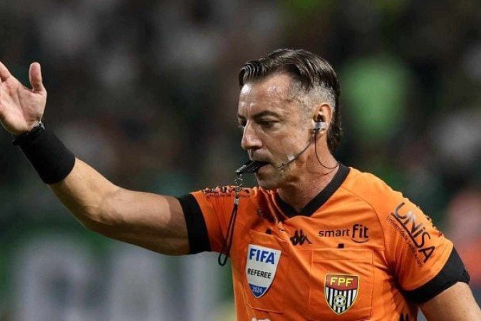 Palmeiras reclama de invasão em pênalti batido por Estêvão no dérbi - (crédito: Foto: Reprodução / TNT) Palmeiras reclama de invasão em pênalti batido por Estêvão no dérbi - (crédito: Foto: Reprodução / TNT)