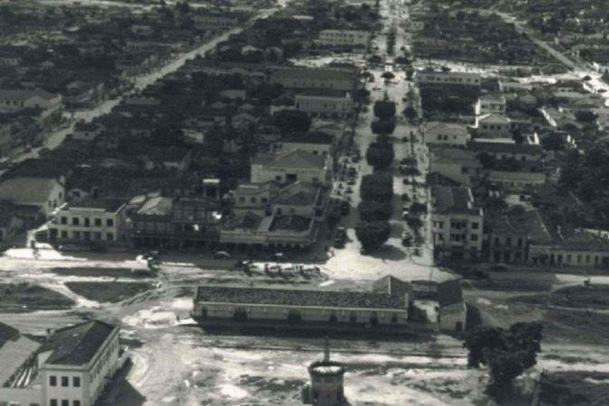 'Mister Simpson', engenheiro que firmou residência em Governador Valadares com a família nos anos 1940 - (crédito: Museu da Cidade de Governador Valadares) 'Mister Simpson', engenheiro que firmou residência em Governador Valadares com a família nos anos 1940 - (crédito: Museu da Cidade de Governador Valadares)