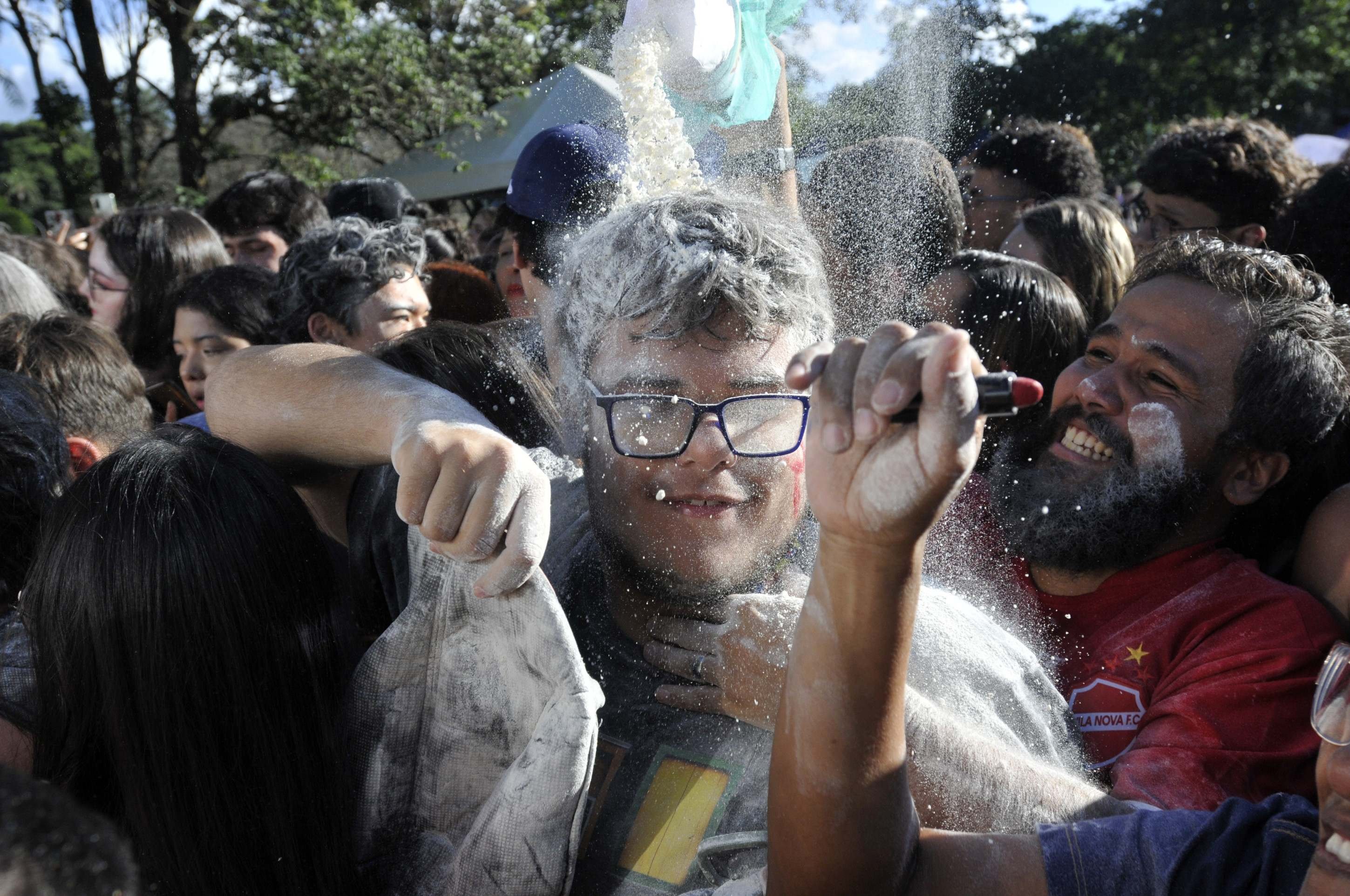 A aprovação de Arthur, que é autista, levou a família inteira às lágrimas
