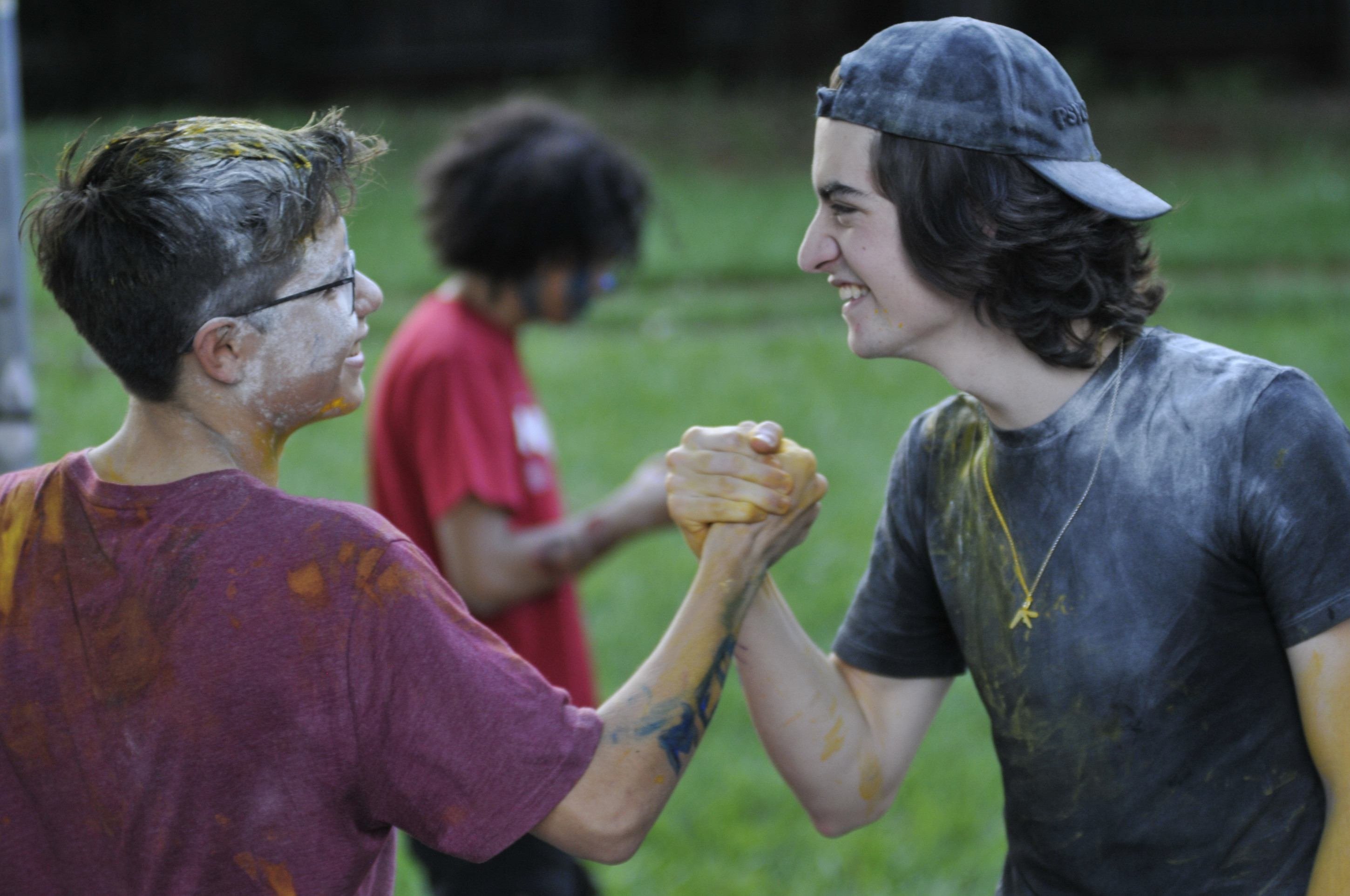 Matheus e Enrico, melhores amigos, celebraram juntos os sonhos realizados