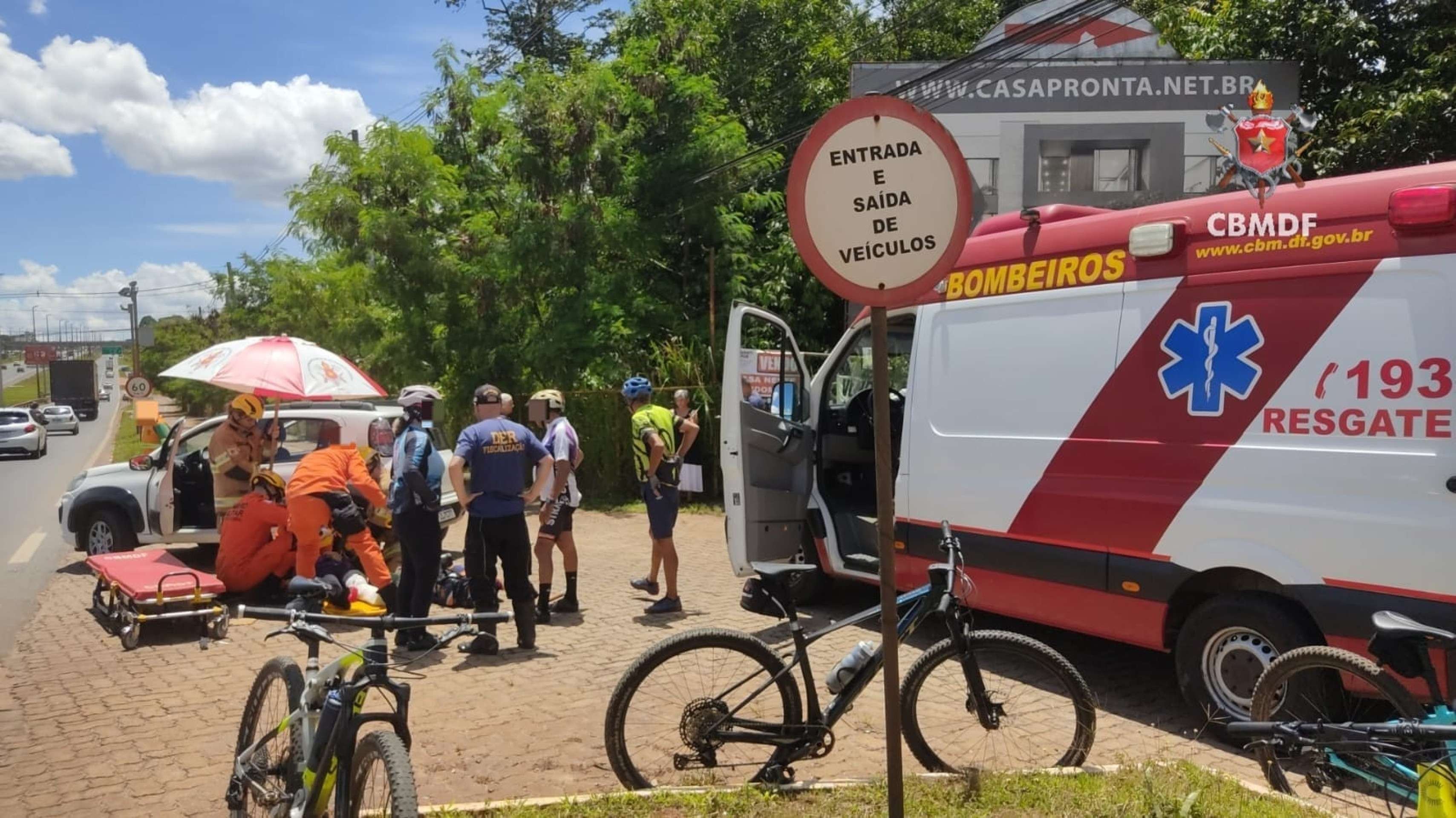 Ciclista fica ferida após ser atropelada na EPTG, próximo a Águas Claras