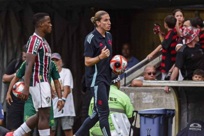 Filipe Luís orienta jogadores do Flamengo em clássico vs Fluminense - (crédito: Foto: Paula Reis / CRF) Filipe Luís orienta jogadores do Flamengo em clássico vs Fluminense - (crédito: Foto: Paula Reis / CRF)