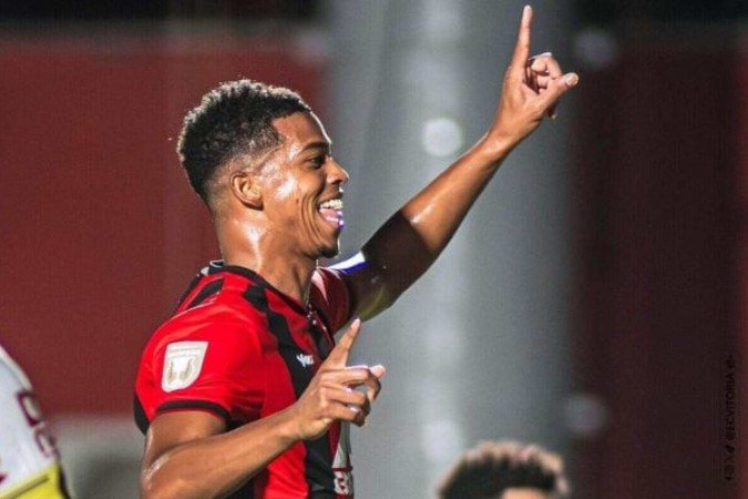 Carlinhos festeja seu gol, o do triunfo do Vitória sobre o Porto no Barradão - (crédito: Foto: Victor Ferreira/ EC Vitória) Carlinhos festeja seu gol, o do triunfo do Vitória sobre o Porto no Barradão - (crédito: Foto: Victor Ferreira/ EC Vitória)