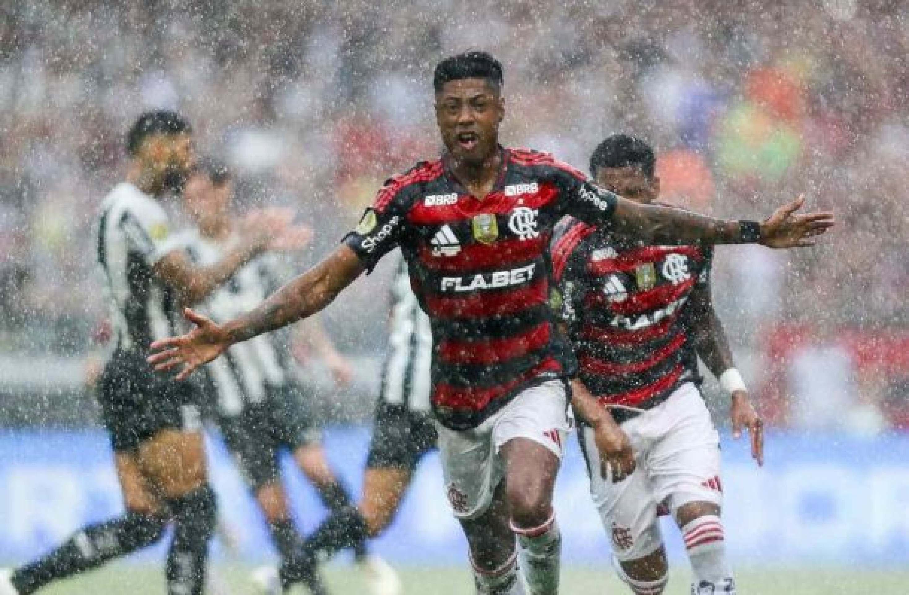 Bruno Henrique, do Flamengo, completa 500 jogos na carreira no Fla-Flu deste sábado