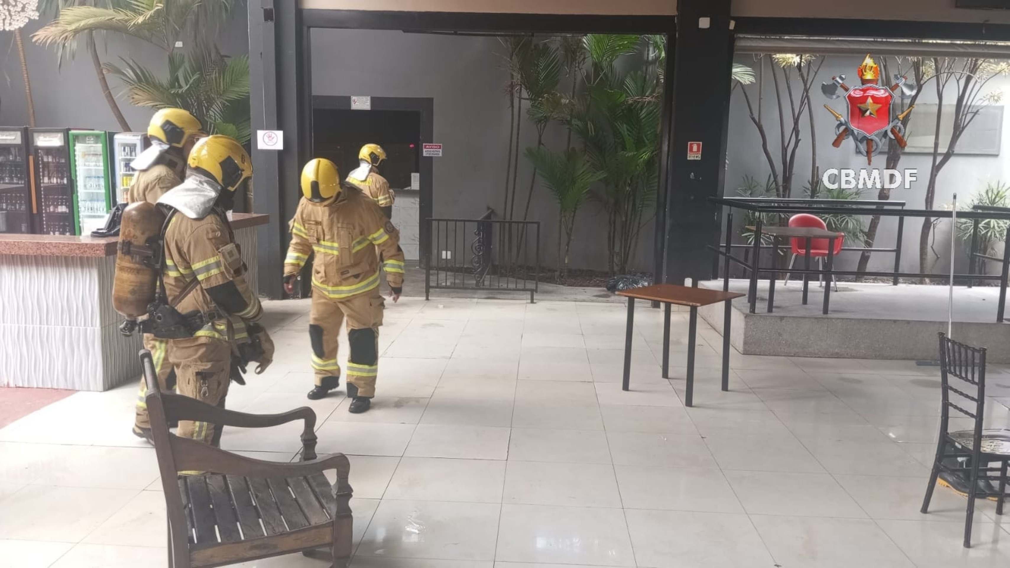 Princípio de incêndio assusta funcionários de prédio no SIA