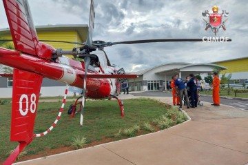 Criança7 anos em estado grave é transferida pelos bombeiros para o Hospital da Criança do DF - (crédito: CBMDF) Criança7 anos em estado grave é transferida pelos bombeiros para o Hospital da Criança do DF - (crédito: CBMDF)