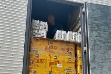 O veículo transportava cerca de 70 mil garrafas de whisky, vodka, tequila e gin