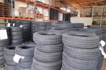 Em outras frentes da operação pela capital, foram apreendidas 500 unidades de pneus