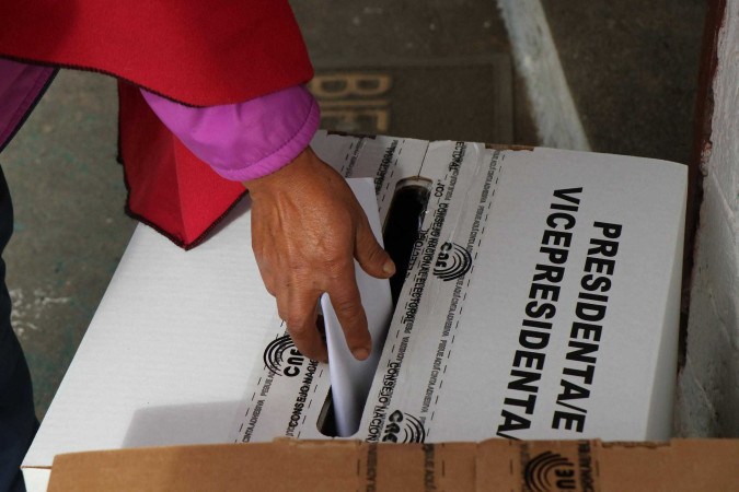 Os equatorianos irão às urnas na esperança de reanimar um país em crise econômica e assolado pela guerra entre uma miríade de cartéis que lutam pelo saque de cocaína -  (crédito: Galo Paguay / AFP)