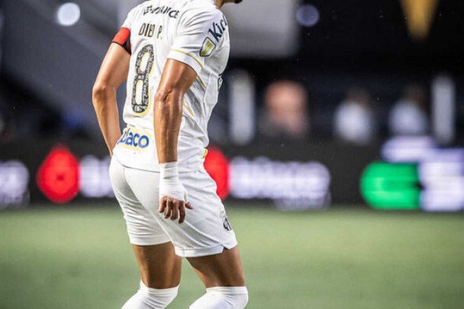 DIEGO PITUCA â?? Perdeu um gol incrÃ­vel no primeiro tempo. Parece que sentiu o erro, pois fez um jogo apenas burocrÃ¡tico. Outro que deixou a desejar. NOTA 5,5. Foto:Raul Baretta/Santos FC
