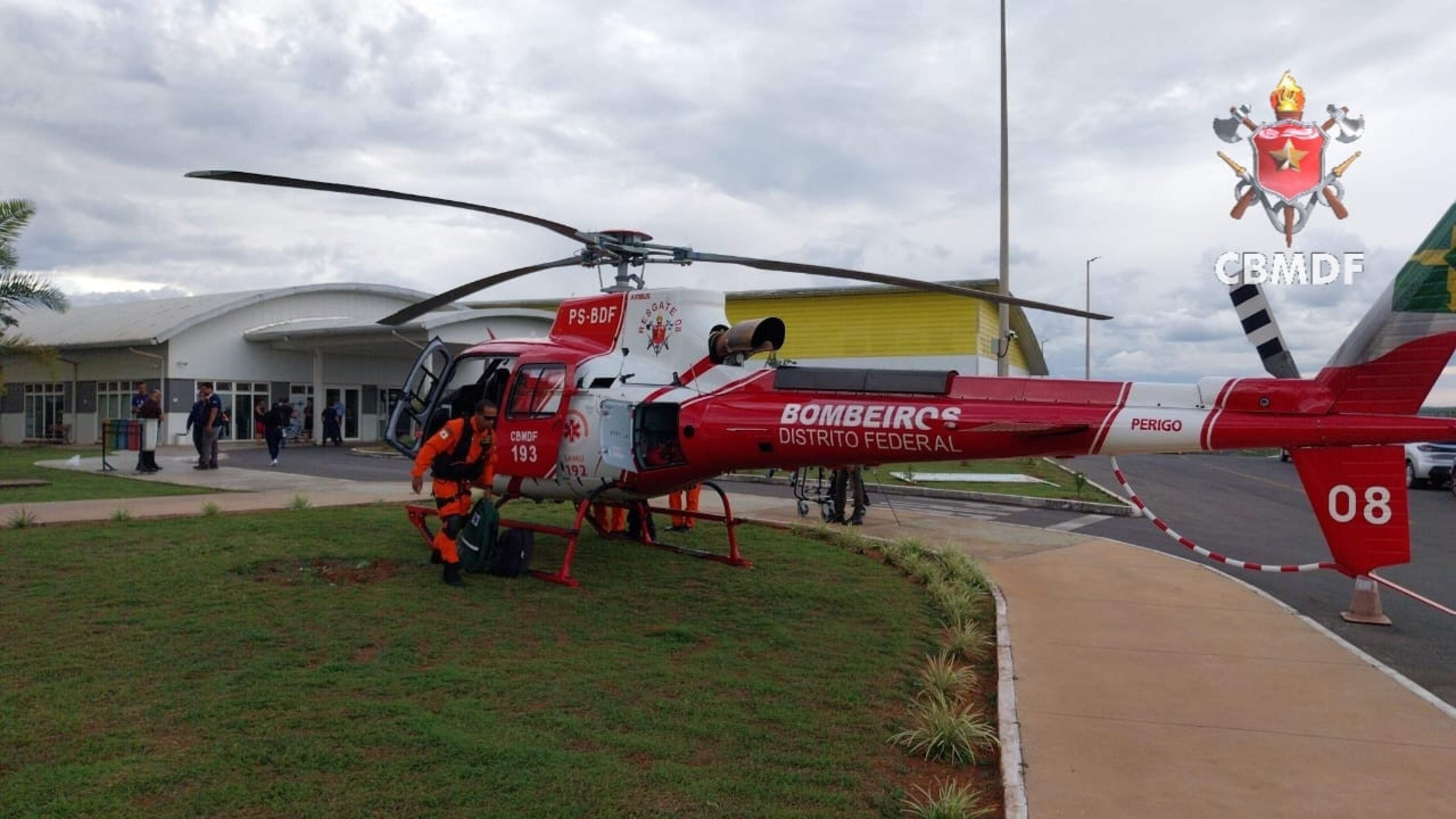 Criança7 anos em estado grave é transferida pelos bombeiros para o Hospital da Criança do DF