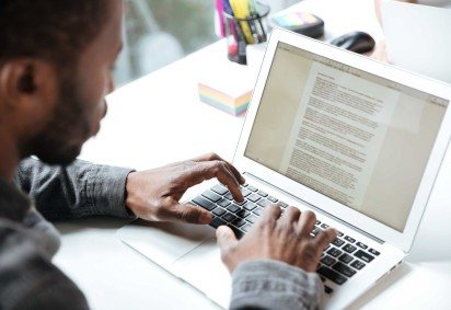 O curso Word na Prática da Fundação Bradesco ensina gratuitamente a criar e formatar um currículo profissional -  (crédito: Vadym Drobot/Freepik)