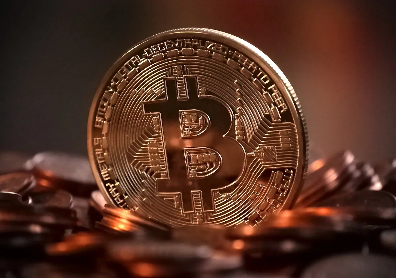 Em mais de 15 anos de existência, o bitcoin já registrou altas e baixas monumentais, o que, claro, atraiu investidores e especuladores.
- (crédito: Imagem de MichaelWuensch por Pixabay) Em mais de 15 anos de existência, o bitcoin já registrou altas e baixas monumentais, o que, claro, atraiu investidores e especuladores.
- (crédito: Imagem de MichaelWuensch por Pixabay)