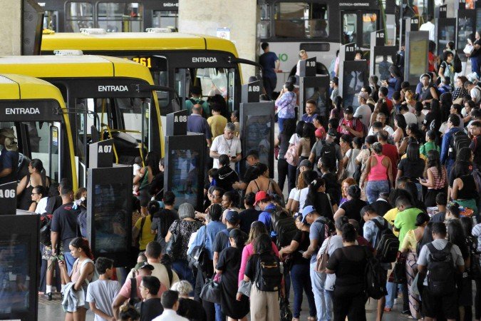 É claro que a gratuidade no transporte público não resolve todos os nossos problemas, mas ela é um grande o na construção de uma cidade mais democrática e menos desigual - (crédito: Minervino Júnior/CB/D.A.Press) É claro que a gratuidade no transporte público não resolve todos os nossos problemas, mas ela é um grande o na construção de uma cidade mais democrática e menos desigual - (crédito: Minervino Júnior/CB/D.A.Press)