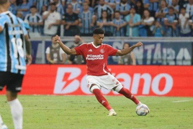 Victor Gabriel surpreende e ganha espaço entre os titulares do Inter - (crédito: Foto: Divulgação / SCI) Victor Gabriel surpreende e ganha espaço entre os titulares do Inter - (crédito: Foto: Divulgação / SCI)