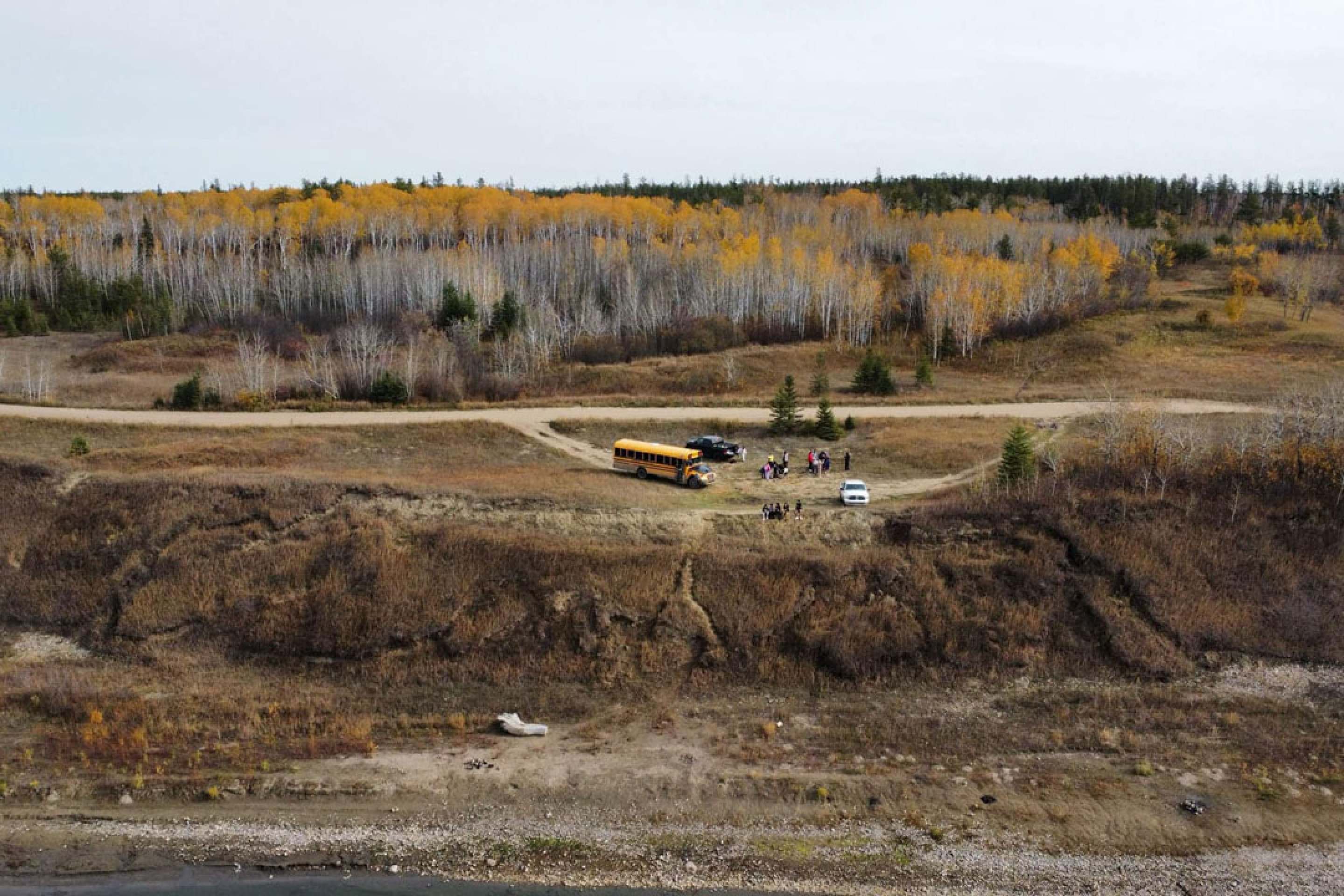 O local está localizado a cerca de cinco quilômetros ao norte de Prince Albert, ao longo do rio North Saskatchewan