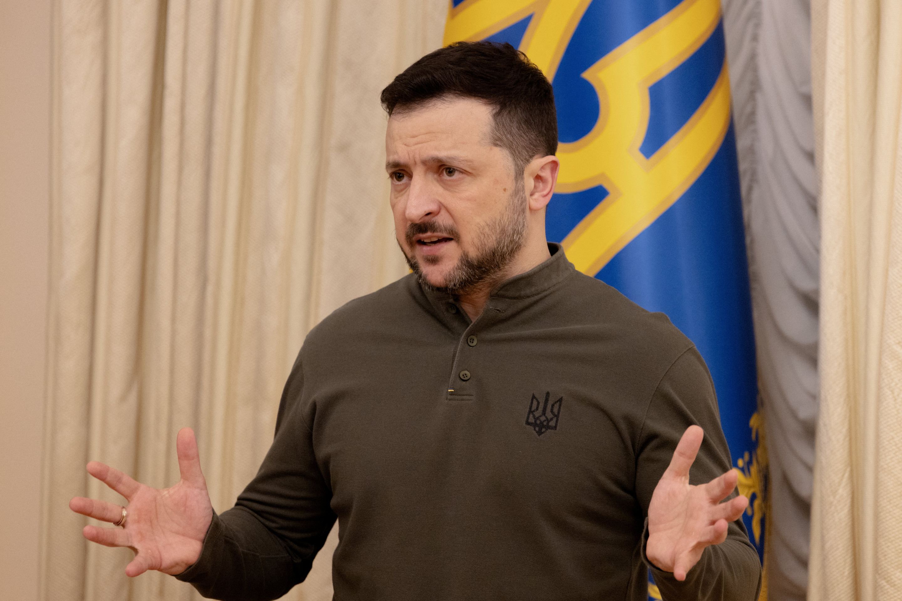 Zelensky diz que mundo deve escolher entre Putin ou a paz