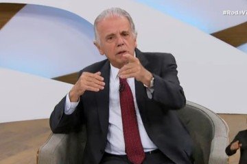 'O Brasil hoje já tem 10% de mulheres efetivas nas Forças Armadas. São oficiais, médicos, dentistas, engajados nas três Forças. A média da América do Sul é essa', afirmou Múcio

 -  (crédito: Reprodução Youtube Tv Cultura)